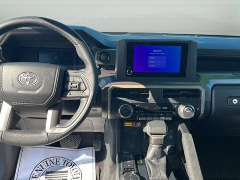 Used 2025 Toyota Tacoma SR5 w/ SR5 Upgrade Package image 8
