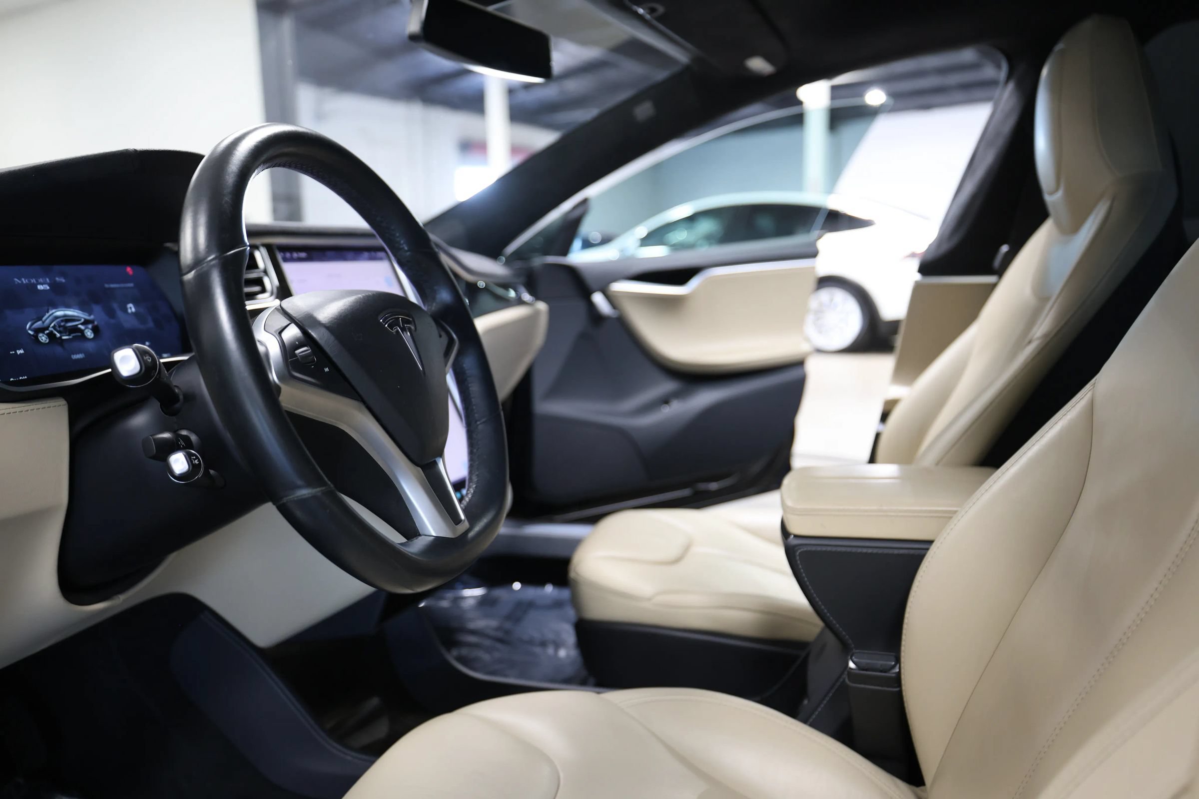 Used 2015 Tesla Model S 85 RWD image 32