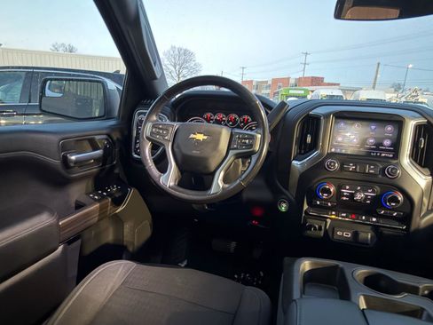 Used 2021 Chevrolet Silverado 1500 LT image 18