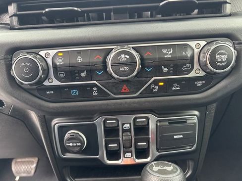 Used 2025 Jeep Wrangler Unlimited Sahara w/ Safety Group image 26