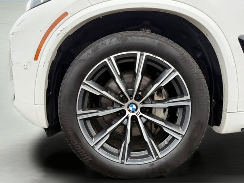 Used 2024 BMW X5 xDrive40i w/ M Sport Package AWD/4WD image 32
