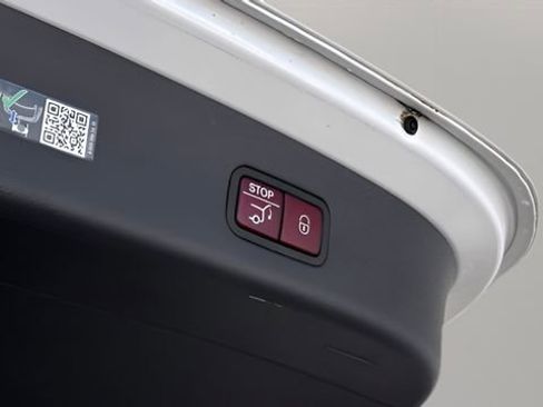 Used 2024 Mercedes-Benz GLC 300 GLC 300 image 25