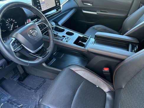 Used 2024 Toyota Sienna XSE w/ XSE Premium Package FWD image 11