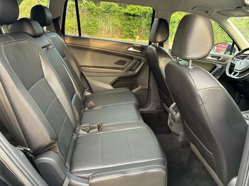 Used 2018 Volkswagen Tiguan SE FWD image 23