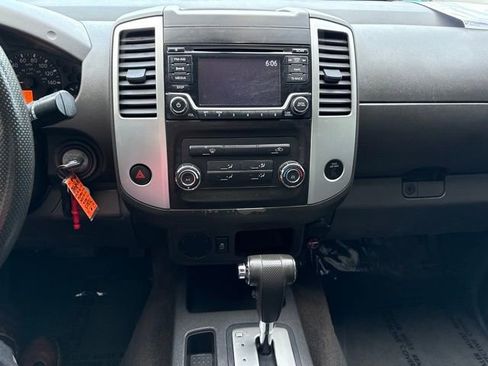 Used 2016 Nissan Frontier SV image 19