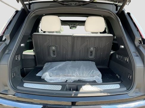 New 2026 Cadillac Vistiq Sport w/ LPO, Floor Liner Package image 27