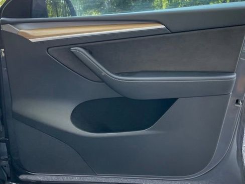 Used 2022 Tesla Model Y Long Range AWD/4WD image 18