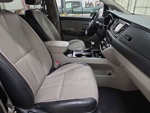 Used 2019 Kia Sedona EX image 30