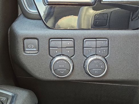 Used 2025 GMC Sierra 2500 SLT w/ Texas SLT Premium Package image 30