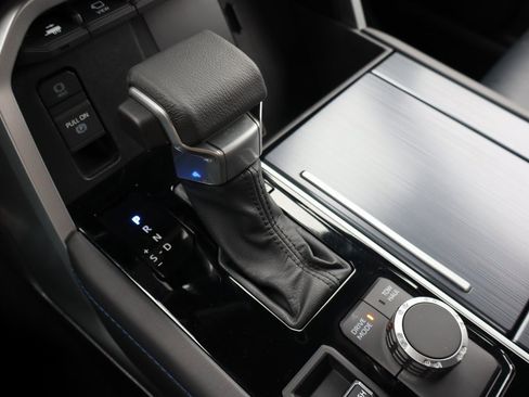 Used 2025 Toyota Tundra Platinum image 9