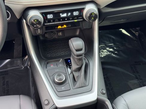 Used 2025 Toyota RAV4 XLE image 18