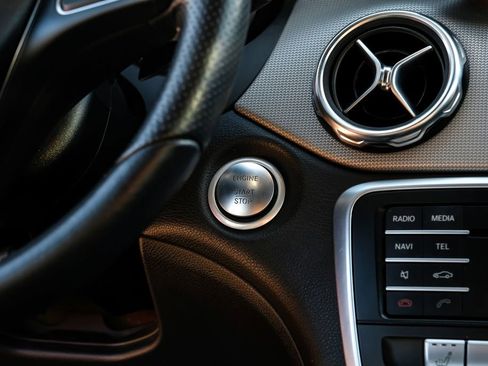 Used 2018 Mercedes-Benz GLA 250 image 17
