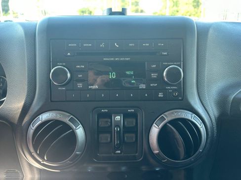 Used 2018 Jeep Wrangler Unlimited Sport S AWD/4WD image 22