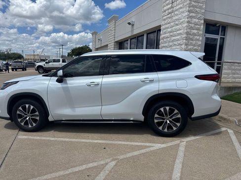 Used 2022 Toyota Highlander XLE FWD image 8