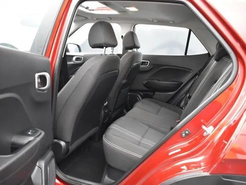 Used 2025 Hyundai Venue SEL FWD image 15