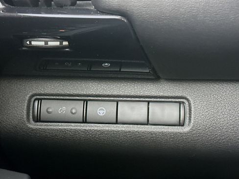 Used 2024 Nissan Pathfinder SV image 16