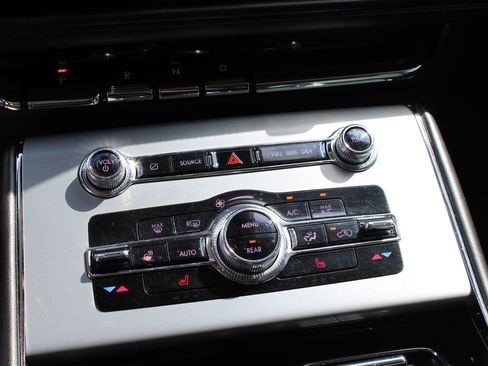 Used 2022 Lincoln Aviator AWD w/ Premium Package image 16