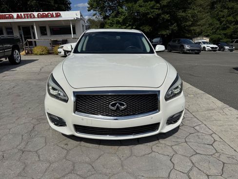 Used 2018 INFINITI Q70 Luxe RWD image 19