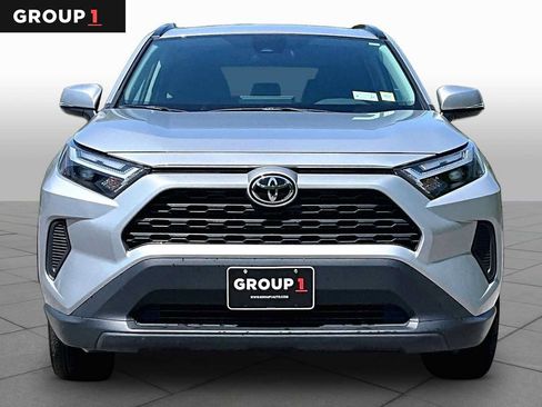 Used 2025 Toyota RAV4 XLE AWD/4WD image 4