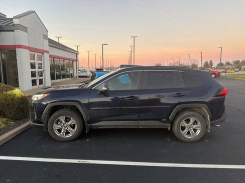 Used 2022 Toyota RAV4 XLE image 3