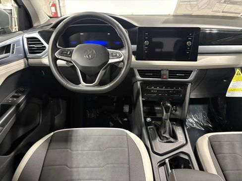 New 2026 Volkswagen Taos SE image 15