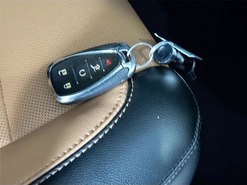 Used 2020 Chevrolet Equinox Premier FWD image 23