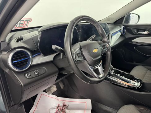 Used 2025 Chevrolet Trax LT w/ Driver Confidence Package image 10