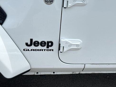 Used 2021 Jeep Gladiator Sport AWD/4WD image 35