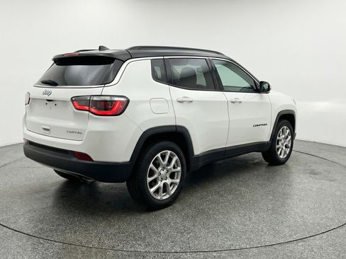 Used 2025 Jeep Compass Limited AWD/4WD image 9