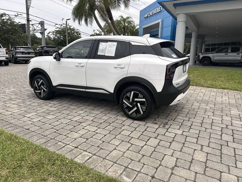 Used 2025 Nissan Kicks SV FWD image 33