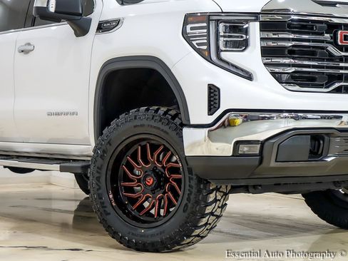 Used 2022 GMC Sierra 1500 SLT w/ SLT Convenience Package AWD/4WD image 3
