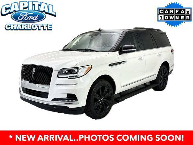 Used 2024 Lincoln Navigator Black Label AWD/4WD image 2
