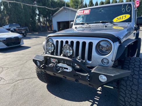 Used 2015 Jeep Wrangler Unlimited Rubicon w/ Connectivity Group AWD/4WD image 7