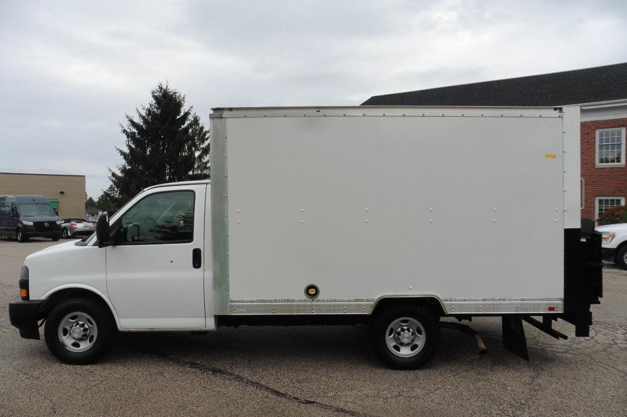 Used 2018 Chevrolet Express 3500 RWD image 21