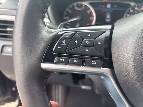 Used 2023 Nissan Altima 2.0 SR FWD image 11