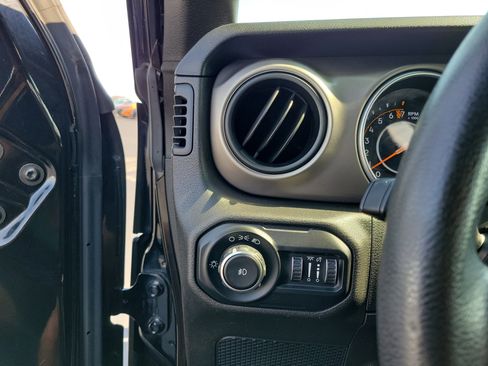 Used 2019 Jeep Wrangler Sport image 17