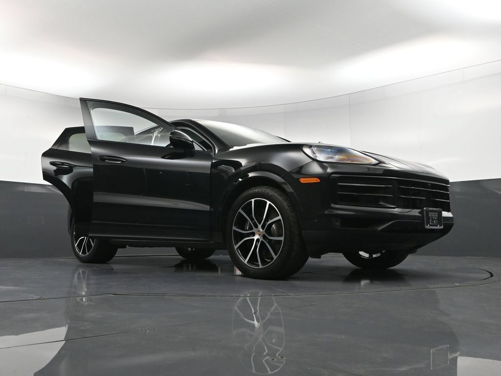 Certified 2025 Porsche Cayenne E-Hybrid Coupe AWD/4WD image 37