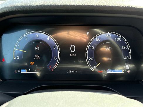 Used 2025 Jeep Grand Cherokee Altitude AWD/4WD image 12
