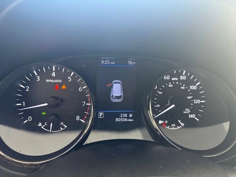 Used 2018 Nissan Rogue SL w/ Premium Package FWD image 4