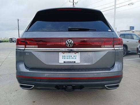 Used 2024 Volkswagen Atlas SE w/ Black Wheel Package image 8