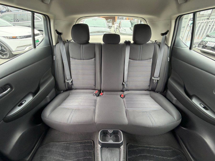 Used 2025 Nissan Leaf S FWD image 32