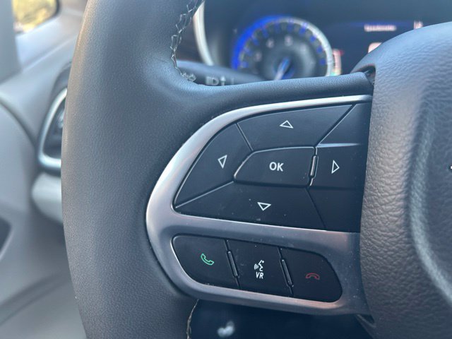 Used 2023 Chrysler Pacifica Limited FWD image 23