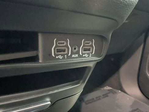 Used 2025 Chrysler Pacifica Select FWD image 24