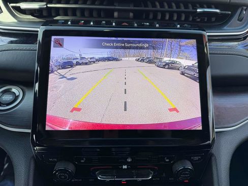 Used 2022 Jeep Grand Cherokee Limited 4xe image 27