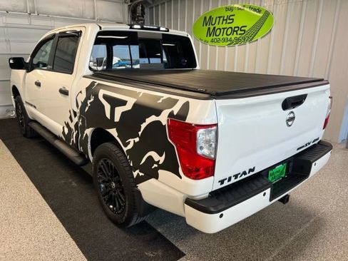 Used 2018 Nissan Titan SV w/ SV Convenience Package image 4