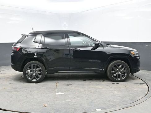 Used 2024 Jeep Compass Limited w/ High Altitude Package image 8