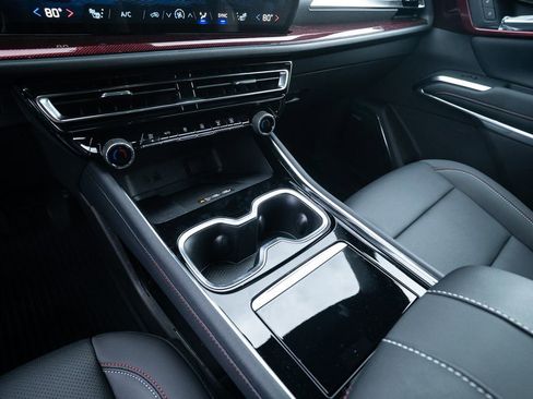 New 2025 Chevrolet Traverse Z71 w/ Enhanced Driving Package image 25