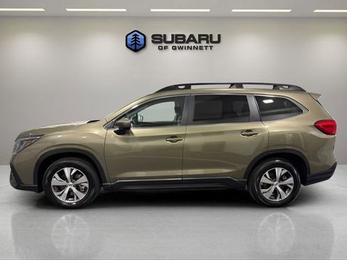 Used 2025 Subaru Ascent Premium image 2