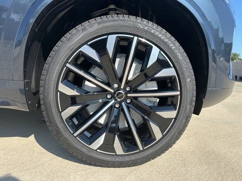 New 2026 Volvo XC90 B6 Plus w/ Protection Package Premier image 9