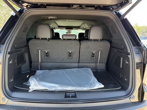 New 2026 Chevrolet Traverse Z71 w/ Driver Confidence Package AWD/4WD image 12